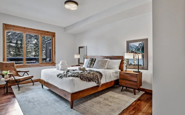 Rundle Cliffs Lodge by Spring Creek Vacation