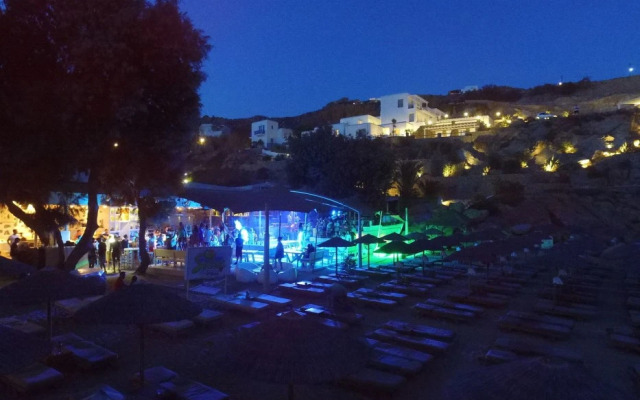 Super Paradise Suites