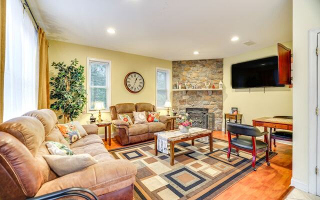 Pet-friendly Tobyhanna Escape Near Hiking & Skiing