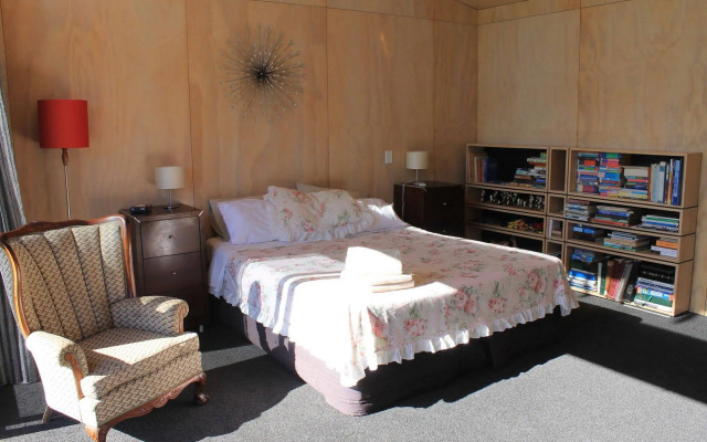 Hakarimata Lodge - Riverside Sanctuary