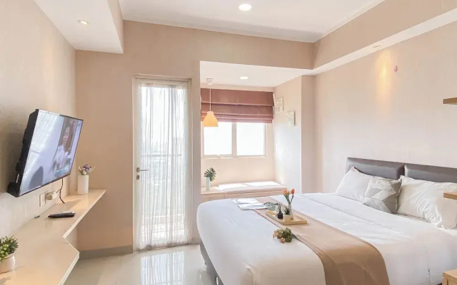 Cozy And Pleasant Living Studio At Apartment Oasis Cikarang