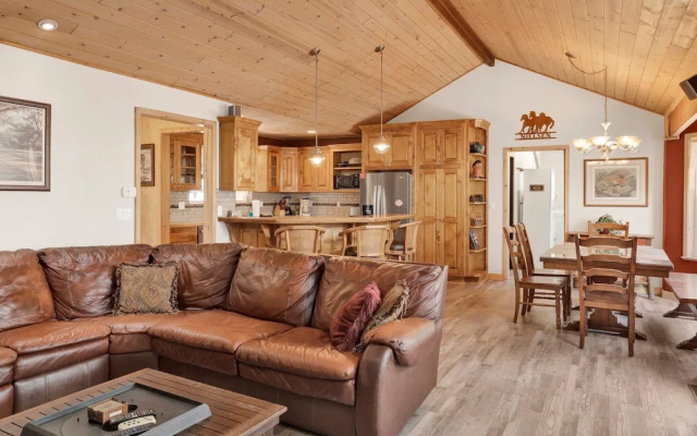 ONE Hundred Pines Ranch #2005