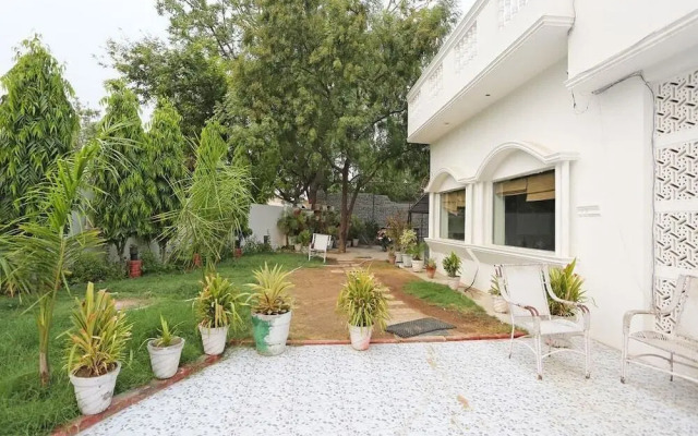 Crown Courtyard By Naavagat