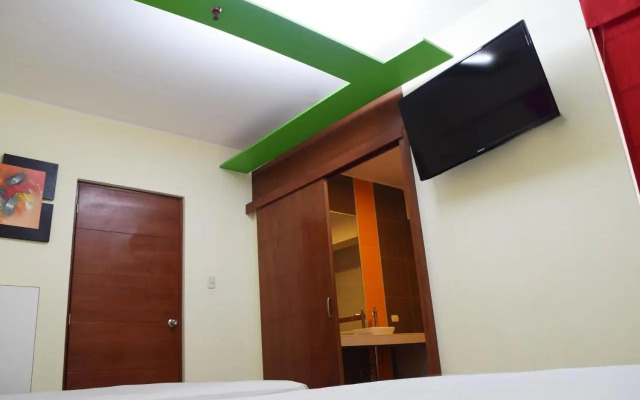 Hotel Colors Canada