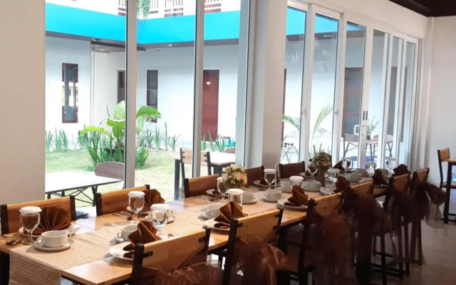 Grand Mahoni Hotel