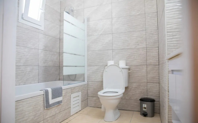 Valentina Coastal Suites in Central Paphos 3