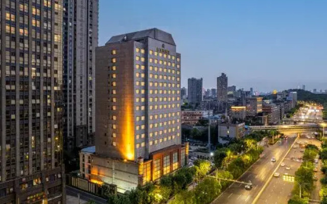 New Land Hotel