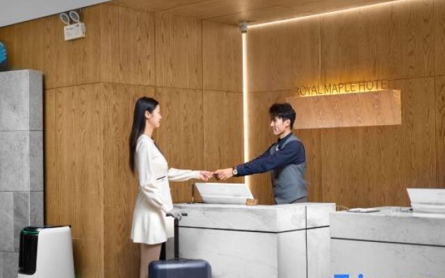 Daqing Royal Maple Hotel (Saltu Dawn Lake Shop )