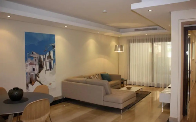 Private Pool Apartment Near Beach