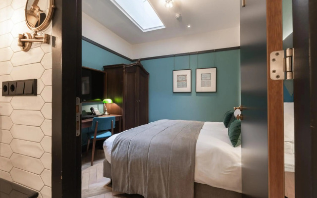 The Hendrick's Hotel