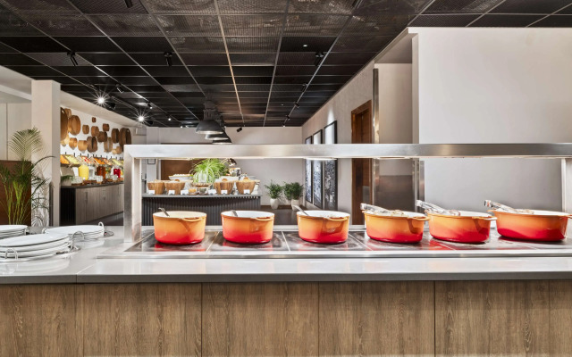 Radisson RED Hotel London Heathrow