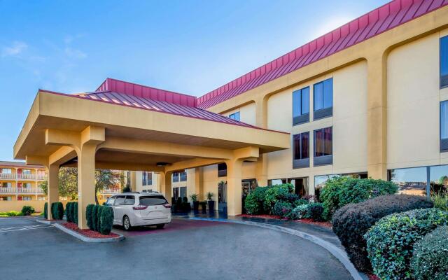 La Quinta Inn & Suites by Wyndham Oakland Airport Coliseum