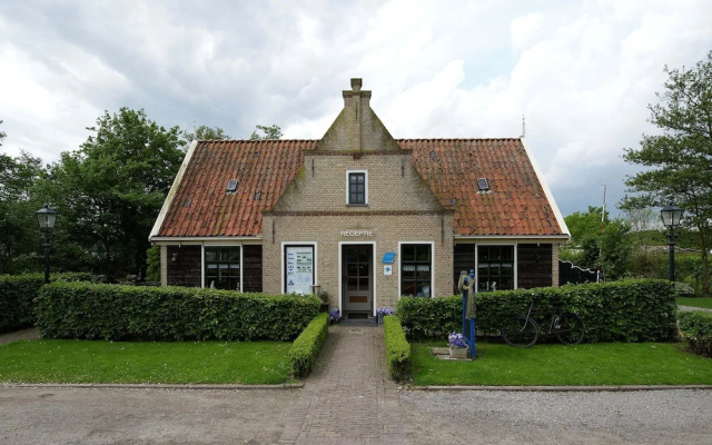 Cozy Chalet with Dishwasher near Wadden Sea