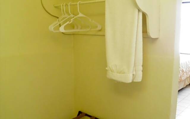 #52 Bungalow Seaside Hotel & Victors RV Park