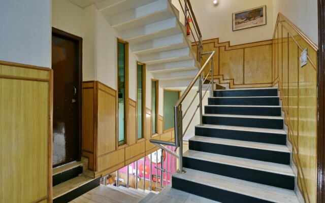 OYO 9963 Hotel Raja Palace