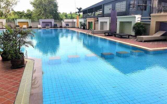 Swimming Pool View Spacious Studio 5 Min To Beach