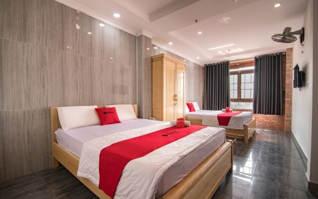 Reddoorz near Tan Son Nhat Golf 2