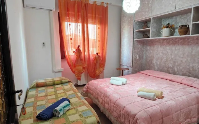 Room in Guest Room - La Palma Queen Room Lapalmarooms