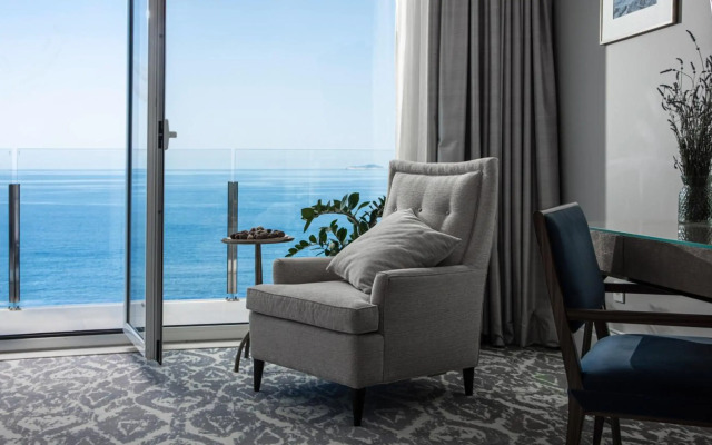 Royal Blue Hotel