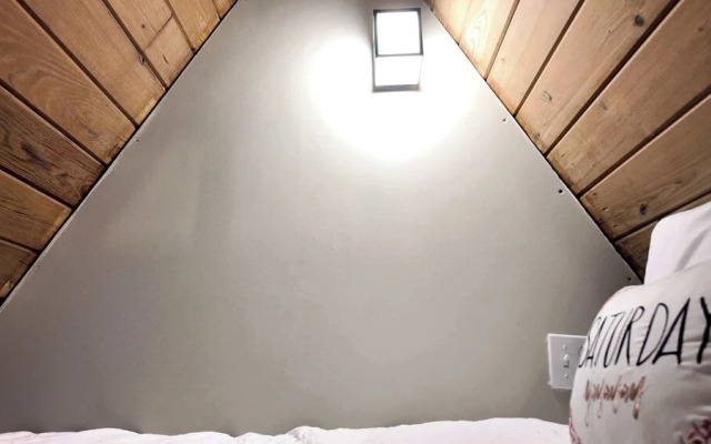 Sunrise Oasis - Enjoy Lakefront Living