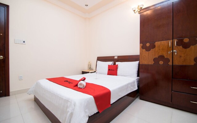 Reddoorz near Hoang Van Thu Park
