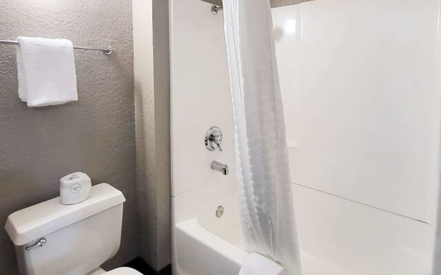 Motel 6 Anaheim, CA - Fullerton East