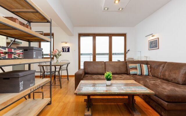 Broniwoja Apartment by Renters