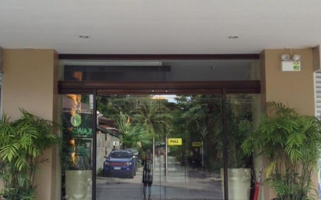 East Square Inn