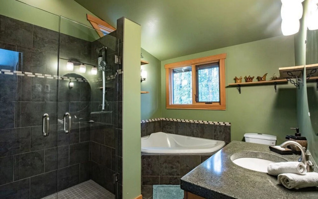Begbie Snug by Revelstoke Vacations