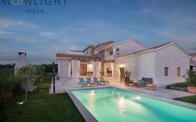 Moonlight Villa 2