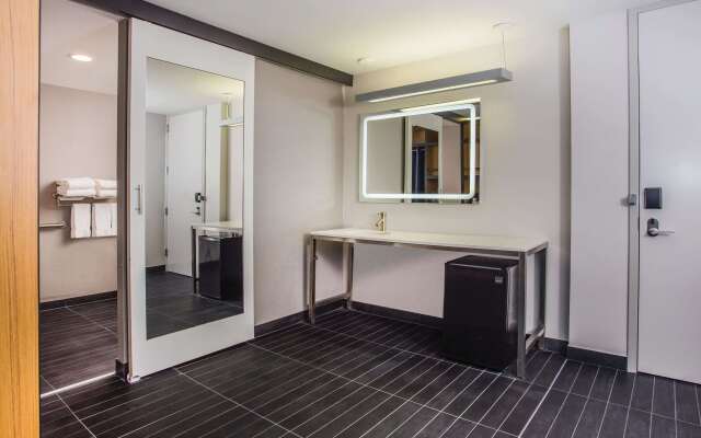 La Quinta Inn & Suites by Wyndham Winchester