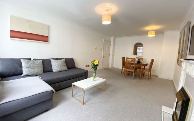 Apartment Next to Victoria Station