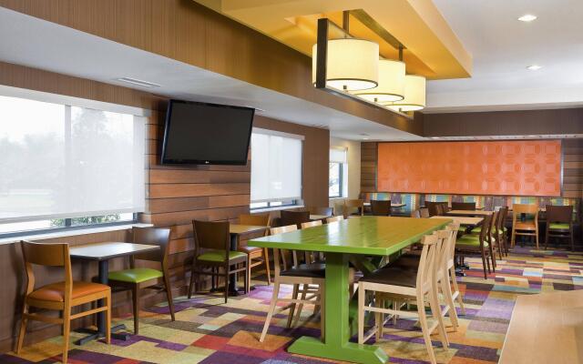 Fairfield Inn & Suites Lexington Keeneland Airport
