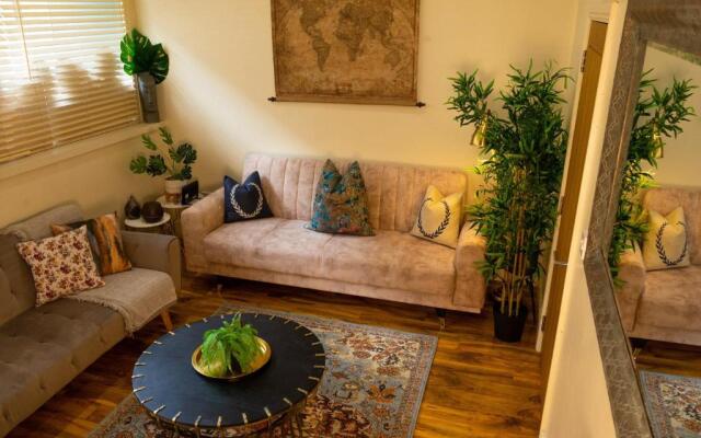 Luxury City Centre Getaway - Prime Location Sleeps 7!