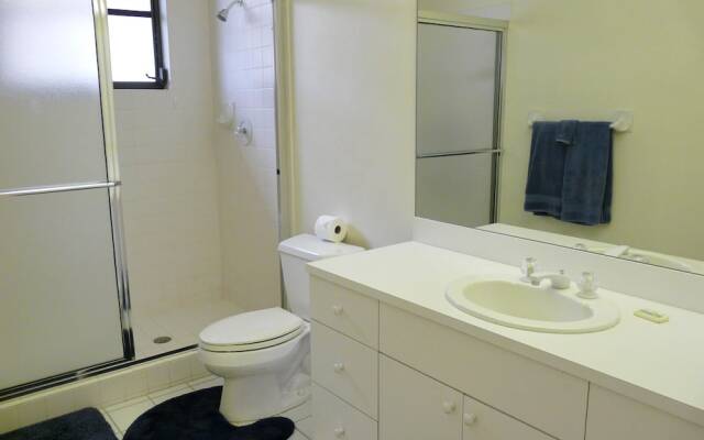 Unique Waterfront Home With Pool, spa and Guesthouse