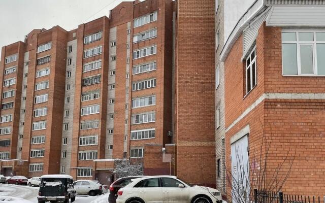 Apartments on Rykacheva Street