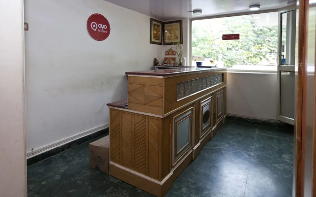 OYO 439 Hotel Queens Inn