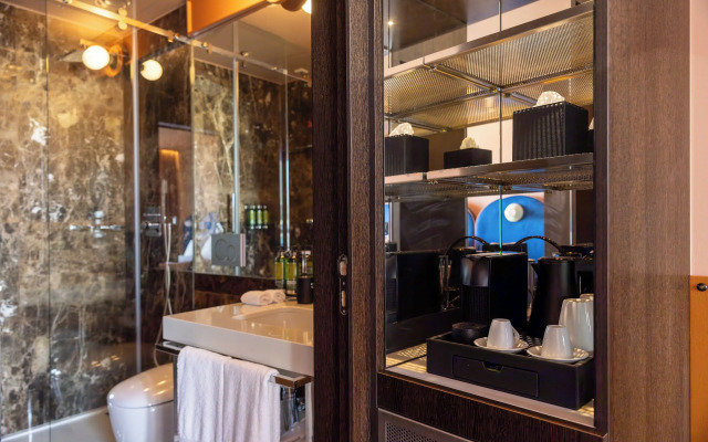 Cenica Porto Hotel, Curio Collection by Hilton