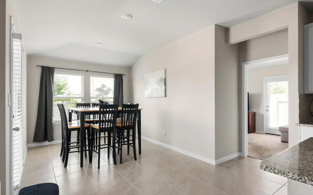 Charming 4BR Spacious Backyard in Hutto