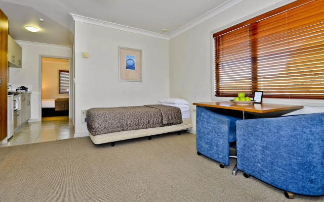 Whangaparaoa Lodge Motel