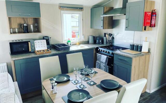 J2 static caravan at Fairway Holiday Park
