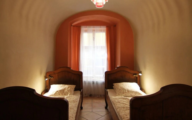 Rustic Ground Floor Apartment in Mala Strana