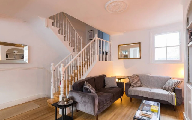 Fabulous 4-Bed House in Fulham with Garden!
