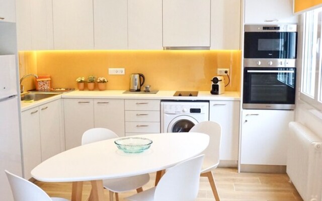 Warm & Spacious Apt in Athens