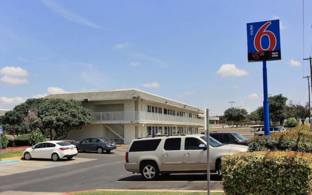 Motel 6 Austin, TX - North