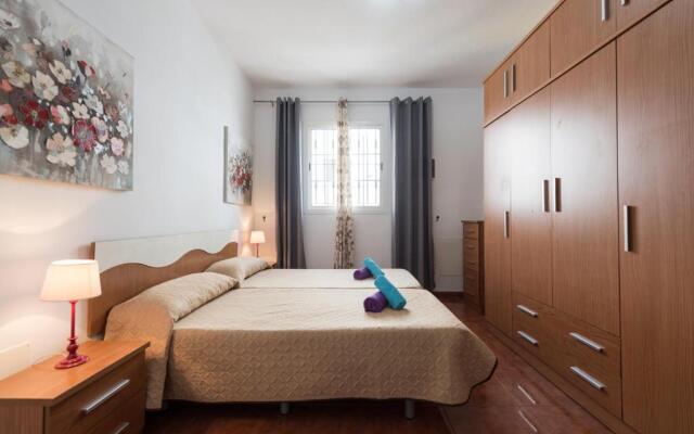 Private Solarium - 2BR House Near the Airport