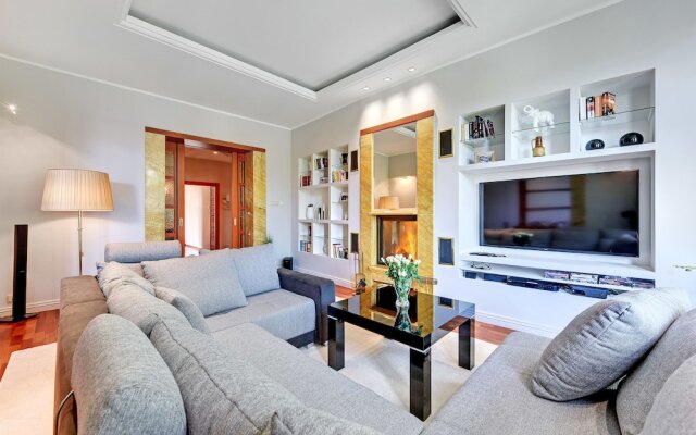 Royal Apartments Dream