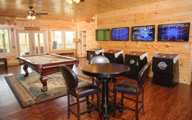 Foxwood Mansion Fourteen Bedroom Cabin