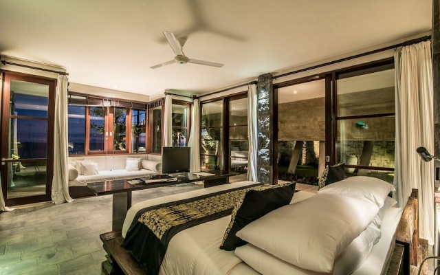 Absolute Cliff Front Pandawa Beach Villa