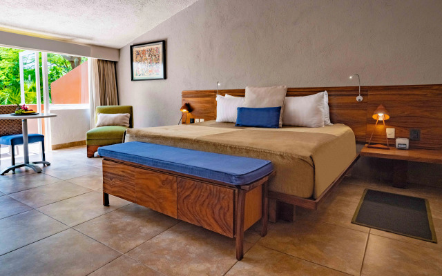 Las Brisas Huatulco – All Inclusive